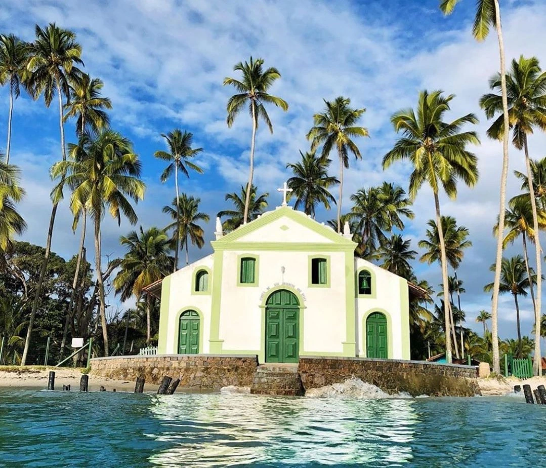 Desfrute de um dos cenários mais paradisíacos com o conforto e a estrutura do Receptivo Bora Bora